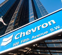 周一WTI原油短线跌破100美元大关，续刷半个月新低，日内一度暴跌超8%，本月振幅超35美元，布伦特原油也大跌近8%。除了俄乌停火谈判方面的消息外...