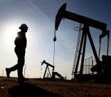 据三家数据公司的调研，自美国对伊朗的制裁豁免政策结束以来，中国7月连续第二个月进口伊朗原油，其中一家公司估计，部分石油进入中国战略储备油罐。