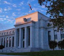 救助措施推进之际，一些机构指出，这一新风险可能迫使美联储认真考虑考虑5月...