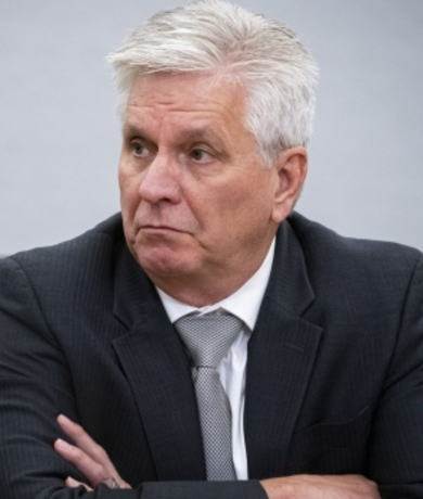 美联储理事沃勒表示，本轮加息的终端利率可能高于市场预期。他在一次会议上说：“1月美国劳工统计局的就业形势报告表明就业市场强劲...