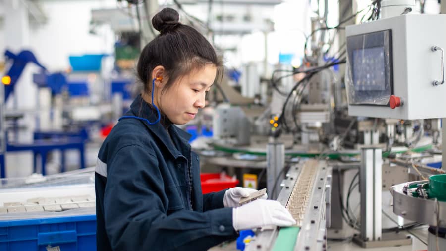 中国制造业活动6个月来首次恢复扩张，这进一步表明经济的某些部分...