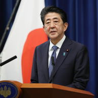 美国标普500指数周四收跌0.38%，因担忧企业季报、数据、刺激方案和大选；