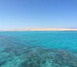 以沙特为首的联盟海军部队发言人说，他们拦截并摧毁了一艘载有爆炸物的船只，并称该艘船是19日由胡塞武装从也门驶出的。