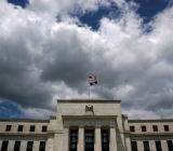 过去的一个月，交易员因为各种经济数据而多次笃定3月份会降息，高盛和巴克莱纷纷将预期降息时间调整到3月份。这次下调降息押注的部分原因...