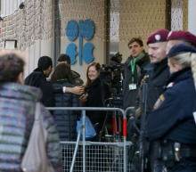 原油日报：OPEC+关键产油国表示将扩大减产力度，但是达成条件苛刻，市场对此利好并不买账，油价冲高回落