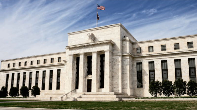 高盛集团的首席经济学家简·哈祖斯表示，由于银行业压力减...