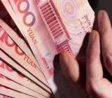 全球基金一直在逃离大陆市场，截至周三，在连续13天的提款中抛售了近110亿美元...