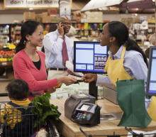 如果劳动力市场大幅降温，消费恶化的程度超过预期，我们将进一步下调增长预测。投资者将注意到这一点，美联储的激进加息将继续抑制经济活动...