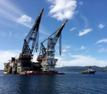 目前油市40美元不能支撑北美上游产业正常运转，能源行业公司破产数大增，至少需要涨至50美元！