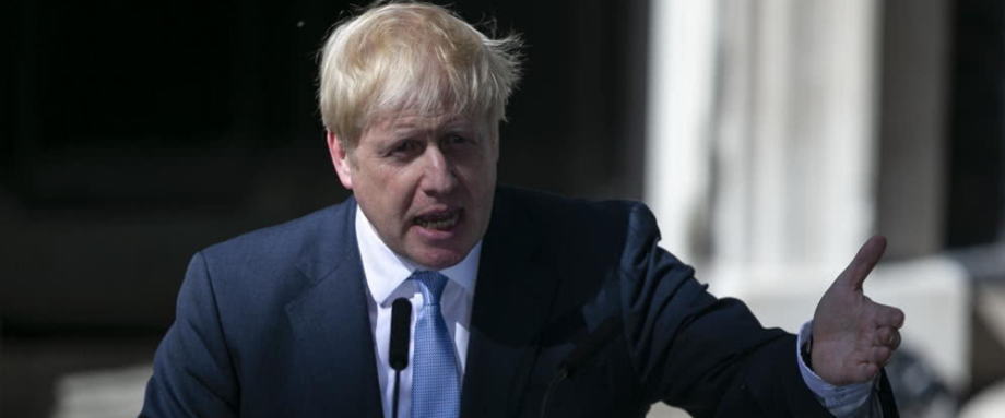 英国首相鲍里斯?约翰逊(Boris Johnson)周一重返工作岗位，面临他担任首相以来面临的最大难题：如何解除为期一个月的抗疫封锁措施？这种封锁正在摧毁英国经济的大片地区，解封会不会引发致命的第二波疫情