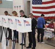 据美国有线电视新闻网29日报道，当地时间24日晚，当与顾问在一起时，美国总统特朗普对于自己的民调支持率下降和他因曾暗示注射消毒剂可能对疫情有效而遭到猛烈抨击...