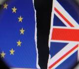 英国泰晤士报周二报导，如果欧盟同意对监管一致和渔业准入相关要求放弃其“极端主义”的立场，预计英国将表明愿意在渔业和贸易规则方面做出妥协。“只有一个办法可以推进...