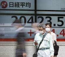 日本央行的根本想法是，无法保证可以实现2%的可持续通胀，因此需要维持一种稍微宽松的货币政策。对于财政部来说，它正在关注外汇的波动性和交易...