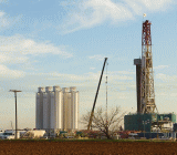 据美国能源部数据显示，上个月在Permian Basin地区，有超过135口油井进入休眠状态，使所谓的“未被水力压裂的油井”库存数量升至2330口，同比上升73%