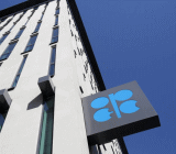 俄罗斯石油部长诺瓦克接受了美国CNBC电视台的采访，他指出，如果石油市场的情况变得更加复杂，欧佩克和非欧佩克的生产者有能力延续和深化减产。