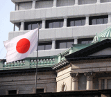 彭博调查显示，有7位认为日本央行可能会在3月结束负利率，有8位认为是在四月。总体而言，经济学家仍然预测4月是最有可能发生政策转变的时间...