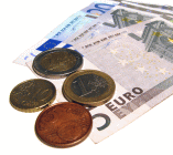 日前，意大利政府宣布将砸下170亿欧元来纾困本国两家濒临破产的中型银行，以此支撑该国脆弱的金融系统。由于负债累累，意大利的维琴察大众银行和威尼托银行此前被欧洲