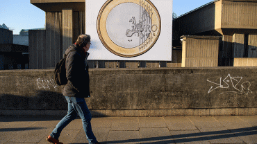 由于市场对全球经济放缓的担忧，以及对欧元区可能出台新一轮经济刺激措施的前景预期，使得投资者蜂拥购买政府债券。北京时间4日晚间，10年期德国国