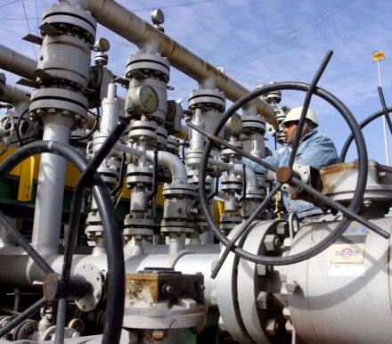  API数据利多油市前提下，伊拉克地区的地缘局势再度引发市场对于油市的供应中断担忧，支撑了油价，但市场对于美国原油产量以及出口增加的预期升温，限制了油价进一步上涨的动力，盘中原油处于横盘走势