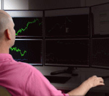 威尔明顿信托基金投资策略主管梅根·舒向CNBC解释了为什么她对股市在未来9到12个月内仍有上涨空间感到乐观...