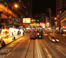 鉴于美股隔晚下跌，相信会对今日港股有一定影响，特别要留意美汇转强下港股会否出现资金流走情况。当然后市去向仍要视乎A股及北水情况，但预期32,500点水平会有一定支持。操作上，先行沽空