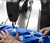 美国公布10月通胀和零售数据表现喜忧参半。截至发稿，美元指数上扬8个点后转跌，跳水逾20个点至93.41；现货黄金下挫2美元后跳涨近5美元至1289.61美元/盎司