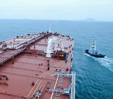 近期油价一直处于高位整固状态，数次测试上方高点都未破位，高位抛压较重，但今日美盘油价下跌20点后直线拉升近百点，对原油短期走势维持高位震荡回落的预期，操作上高抛为主