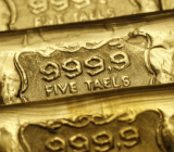 近期，黄金走势较为强劲，尽管美元指数反弹，但是在诸多因素的影响下，黄金也不断震荡上行。从基本面来看，黄金上涨主要有一下两个因素，一个是季节性的实物金饰需...