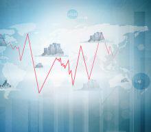 从消息面上看：因美国股市继续创下记录新高，且市场普遍预期本周美联储(FED)将实施年内的第三次加息，资金面上看：最新CFTC黄金/白银持仓报告中可以看出多头大量逃离市场，空头重新占领金银市场