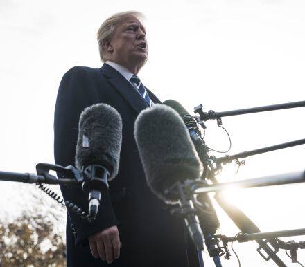 白宫：总统特朗普将于美东时间周三发布两项声明，美国政府将承认耶路撒冷为以色列首都，并将把美驻驻特拉维夫大使馆搬迁至耶路撒冷