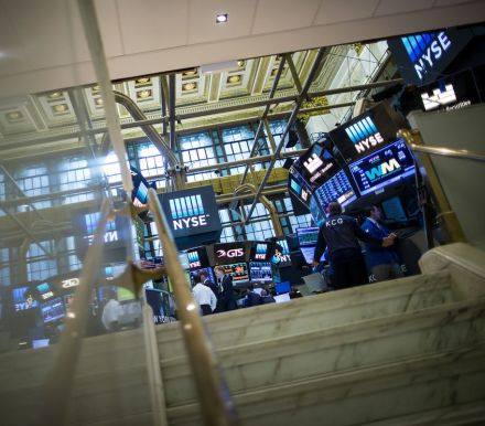 据华尔街金融博客零对冲(Zerohedge)报道， 去两周内美股市场剧烈震荡，多数投资者都会认为是受特朗普的贸易战预期所影响，但美银美林表示，2018年风险资产频频震荡的原因很简单，就是美