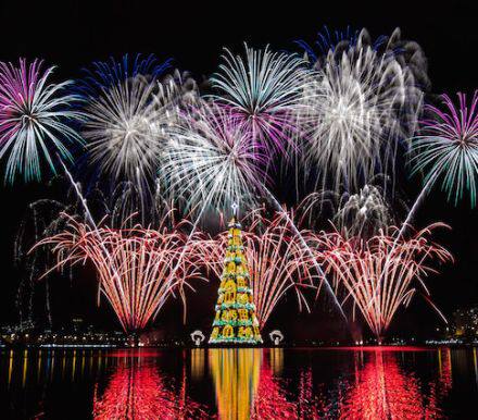 港股ADR造好，恒指今早有望先行反弹300点以上，美元回落人民币走强有利A股短期后市表现，只要中美两地股市持续反弹，港股短期后市仍有望维持技术反弹之势头，午后建议逢高抛空