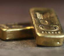 美国新屋开工数创四个月以来最大增幅，助美元从10个月低位反弹，给金银上涨带来压力。不过美国总统特朗普的医保案提案的崩溃，和今年美联储进一步加息的预期下降，给金银带来支撑。短期多空混杂