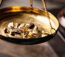 黄金期货周一创下2月底以来的最低收盘水平，投资者抛售股票和其他被视为高风险资产，转而买入美国国债和美元等被视为安全资产，传统避险资产未能找到支撑...