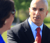 美国明尼阿波利斯联储主席卡什卡利(Neel Kashkari)表示，他正关注美国薪资水平是否上升，并且强调只有见到薪资上升，他才相信通胀会回升。