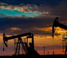 亚洲时段自上周触及的高位小幅回落，因美国钻探活动上升意味着未来产量增加，引发恢复供应过剩状况的担忧，主要受是受围绕中东紧张局势升级的担忧影响，但OPEC以及EIA、IEA等机构的预测...