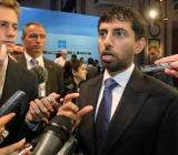 阿联酋石油部长周三称，全球油市“供应充足”，任何在中断情况下增加原油产量的决定都将是OPEC内部的集体决定。“市场供应充足，”Suhail Mazrouei在阿布扎比说。“我...