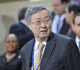 人民银行行长周小川在党的十九大中央金融系统代表团开放日上回答了记者提问，谈到了中国金融市场进一步开放和防止加深系统性的金融风险，未来金融去杠杆方面的手段等问题