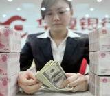 周五亚市早盘，美元指数涨势延续。中国外汇交易中心数据显示，在岸人民币兑美元触及6.96；据新浪报价，离岸人民币贬值失守6.97关口...