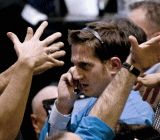 很多时候，当基本面不靠谱时，分析师就会说跟随市场情绪进行交易。但是，市场情绪这么飘渺的东西，到底要如何判断呢？传奇投资者伯纳德·巴鲁克曾经说过，所有的经济活动，从本质上讲，是出于从众心理。我们的经济学理论还有许多待改进之处，毕竟这些无形的推动力很难具体量化