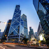 恒生指数新年以来始终保持上涨势头，今日盘中一度突破31000点关口，再创十年新高。环球股市气氛续强，加上资金流入增加，支撑港股向上。操作上，逢低做多