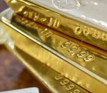 贵金属市场空头增速有所放缓，由于市场对此前的空头消息面逐渐消化，金银价格短线触底反弹。消息面美元依旧偏强，金银有触底迹象，或将维持震荡找寻方向，操作上低吸为主