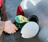 据美国财经网站MarketWatch报道，周四，美国石油巨头埃克森美孚(XOM)股价收跌0.8%，为连续第五个交易日下跌，已经跌至8周低点。此前，加拿大皇家银行(RBC Capital)下调了对其股票的价格目标，原因是投资者担心未来该股票回购的可能性。