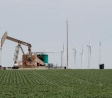 据道琼斯消息，美国能源信息署（EIA）发布的美国石油产量月度报告显示2017年11月份美国石油产量从10月份的970万桶/日增加至超过1000万桶/日...