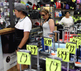 密歇根大学发布的消费者信心指数是反映美国消费者情绪的先行指标。美国9月密歇根大学消费者信心指数初值为95.3，高于预期的95，8月终值为96.8。