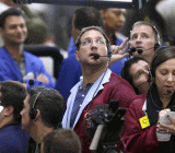 我终于发现，我真正坚持的是价差，不是方向，换句话说，我可以在价差上打阵地战，在方向上的阵地战不是我所长。我转战外盘了，新年度上半段仍应该是美棉贵，非美棉便宜，换月很舒服，对错让他去吧，很重要吗？聪明人赚不需要聪明的钱，不聪明人赚需要聪明的钱