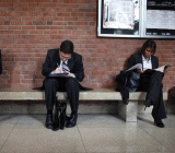 北京时间2月2日21:30将公布美国1月季调后非农就业人口变动和失业率，包括摩根士丹利在内的21家大型投行发表了对此次数据的前瞻