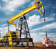 昨日行情亚盘横盘震荡，美盘续跌，短期内行情走势疲软，反弹力度乏力，因此建议投资者谨慎做多，可以考虑反弹做空为主，上方关注61.25压力。