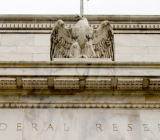 在提名鲍威尔接替耶伦担任美联储下一任主席后，特朗普政府又开始面试一系列副主席人选以填补空缺。释放出了两个极有可能的人选名单，而且这两位人选都具有丰富的市场经验