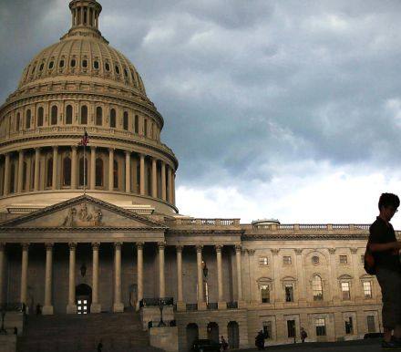 值得一提的是，美国人的经济健康状况还取决于国会是否延长每周额外600美元的失业救济金政策。该刺激措施将于本月到期，此前多家企业表示，在政府的救助措施到期后...